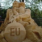 Merkel i Barroso z piasku 