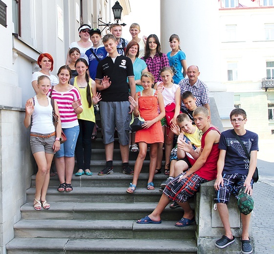  Tu chwilę po zwiedzaniu radomskiego Muzeum im. Jacka Malczewskiego. Wspólna fotografia specjalnie dla czytelników „Gościa Niedzielnego”