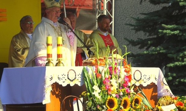 Eucharystii przewodniczył bp Józef Zawitkowski z Łowicza