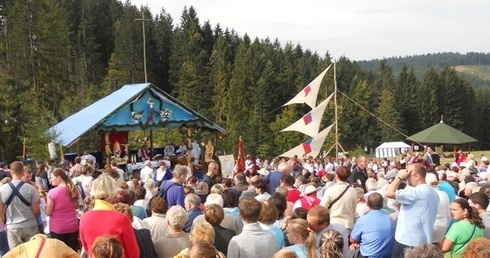 W polowej Eucharystii wzięło udział wielu pielgrzymów