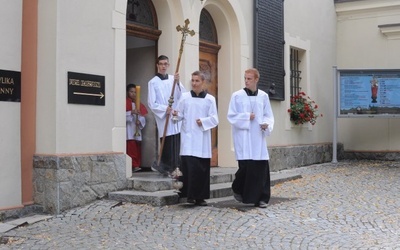 Ustanowienie ceremoniarzy