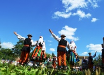 Uczniowie ze szkoły na Blichu promują folklor łowicki