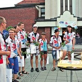  Na powitanie w Pyskowicach na uczestników wyprawy czekał tort