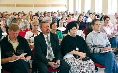  Spotkanie w każdym mieście rozpoczynało się Mszą św. pod przewodnictwem bp. Stefana Regmunta. Po niej był czas m.in. na wykład i komunikaty dotyczące katechezy