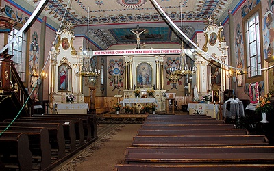  Odnowione wnętrze drewnianego kościoła