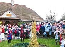   Czy wokół bronowickiej Rydlówki, gdzie co rok na pamiątkę „Wesela” osadza się chochoła, wyrosną bloki?