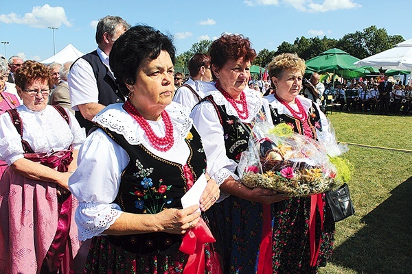 Gospodarze z całej diecezji w Wieprzu dziękowali Bogu za tegoroczne plony