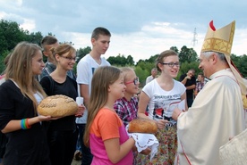 W procesji z darami do ołtarza przyszły delegacje ponad 70 parafii