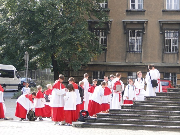 Ministranckie pielgrzymowanie do katedry cz. 1.