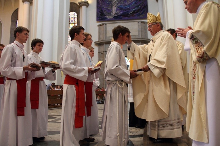 Ministranckie pielgrzymowanie do katedry cz. 2.