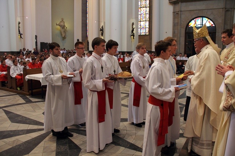 Ministranckie pielgrzymowanie do katedry cz. 2.