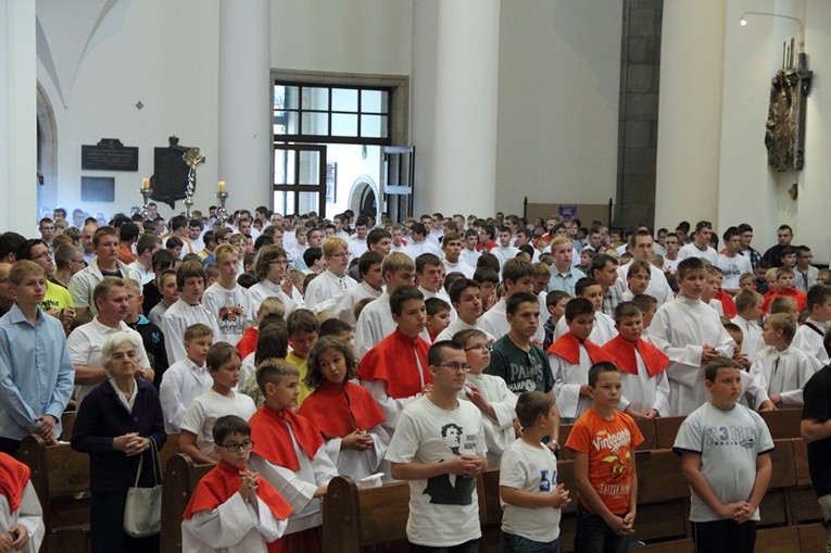 Ministranckie pielgrzymowanie do katedry cz. 2.