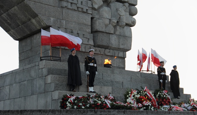 Warta honorowa przy pomniku Obrońców Wybrzeża