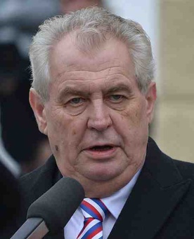 Zeman kombinuje