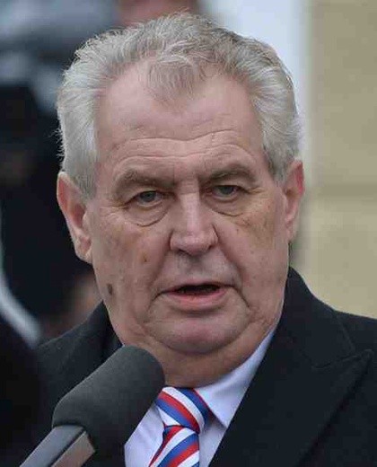 Zeman kombinuje