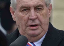 Zeman kombinuje