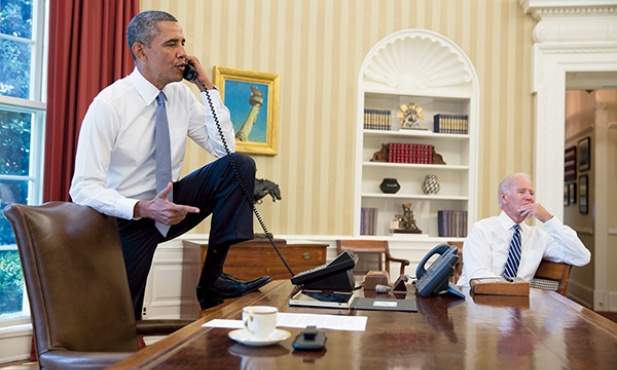 Prezydent Barack Obama i wiceprezydent Joe Biden podczas dyskusji w Białym Domu o konflikcie w Syrii