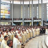 Tłumy tarnowskich diecezjan wypełniły bazylikę Miłosierdzia Bożego w Łagiewnikach 