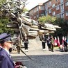Ołtarz polowy usytuowano tuż obok pomnika Obrońców Poczty Polskiej