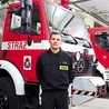  Marek Trzeciak jako strażak zmaga się codziennie z różnymi niebezpieczeństwami. W wolnym czasie trenuje arm wrestling