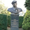 Pomnik majora Hieronima Dekutowskiego na placu A. Surowieckiego w Tarnobrzegu