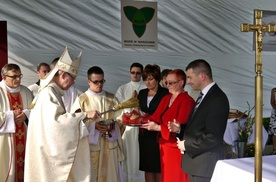 Bp Piotr Libera poświęcił kamień węgielny pod budowę Mazowieckiego Parku Naukowo-Technologicznego