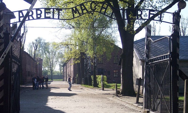 Strażnicy z Auschwitz pójdą pod sąd