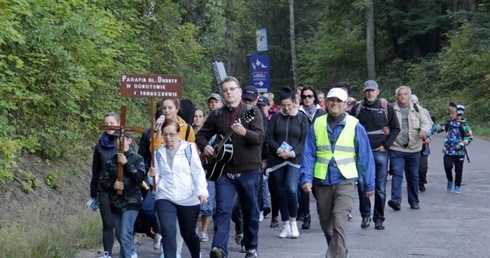Do Gietrzwałdu przybyły łosiery z okolicy