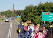 Pielgrzymi w drodze do Gietrzwałdu