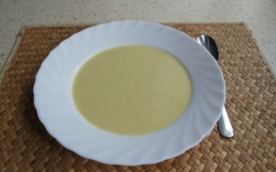 Zup krem z ogórków smakuje zarówno w upały, jak i w chłodniejsze dni