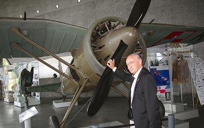Dyrektor Krzysztof Radwan uważa, że samolot PZL P.11 ma symboliczne znaczenie dla lotnictwa polskiego. Na tej maszynie polski pilot strącił pierwszy samolot niemiecki w dniu rozpoczęcia drugiej wojny światowej