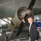 Dyrektor Krzysztof Radwan uważa, że samolot PZL P.11 ma symboliczne znaczenie dla lotnictwa polskiego. Na tej maszynie polski pilot strącił pierwszy samolot niemiecki w dniu rozpoczęcia drugiej wojny światowej