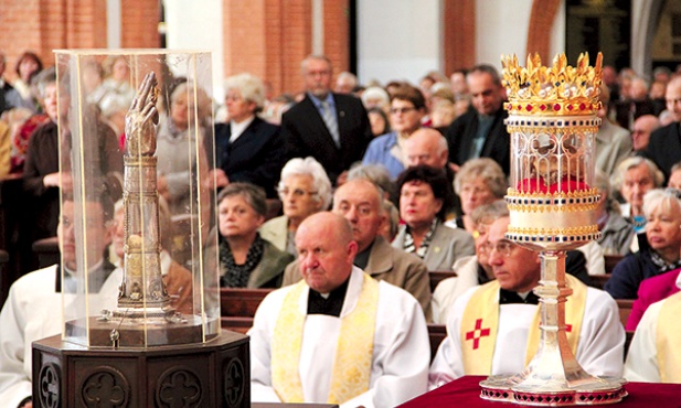 Procesja z relikwiami świętych Stanisława i Doroty to kilkunastoletnia tradycja we Wrocławiu  