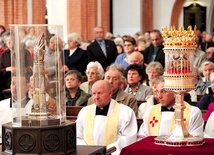 Procesja z relikwiami świętych Stanisława i Doroty to kilkunastoletnia tradycja we Wrocławiu  