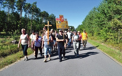 W liczącej 330 osób pielgrzymce ze Skrwilna szły całe rodziny, wszystkie pokolenia 