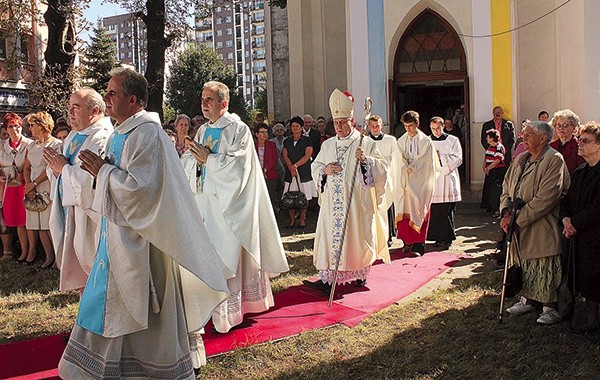  Eucharystia w 150. rocznicę poświęcenia odbyła się przy ołtarzu polowym obok kaplicy