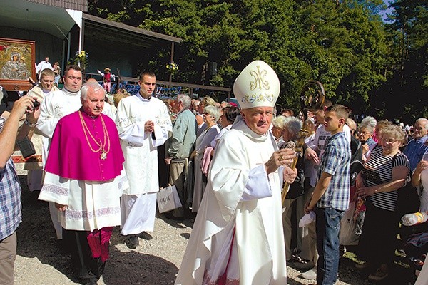  Tegorocznym uroczystościom w Gietrzwałdzie przewodniczył kard. Kazimierz Nycz