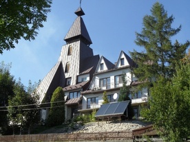 Kościół z solarami