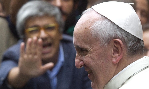 Papież wzywa niewierzących do podjęcia dialogu 