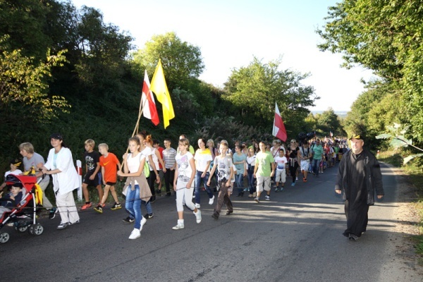 Starzyńscy parafianie pielgrzymowali do Królowej