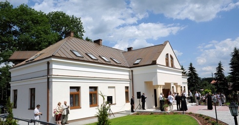 Wszystkie księgi trafią do Centrum Regionalnego przy Nekropolii Jana Kochanowskiego obok kościoła Podwyższenia Krzyża Świętego w Zwoleniu