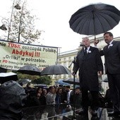PiS demonstrowało przed kancelarią premiera