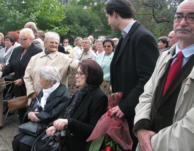 Popiersie Góreckiego odsłonięte