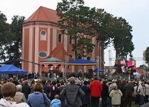 Skrzatusz: tłumy idą do sanktuarium