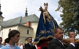 Hałcnowska Pieta w drodze na ołtarz polowy