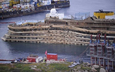 Costa Concordia podniesiona - wielki sukces