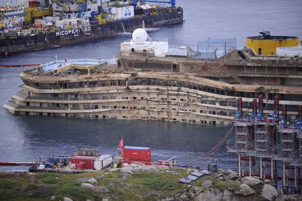 Costa Concordia podniesiona - wielki sukces