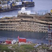 Costa Concordia podniesiona - wielki sukces