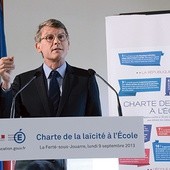 Minister edukacji we francuskim rządzie Vincent Peillon  prezentuje Kartę laickości w szkole w La Ferte-sous-Jouarre