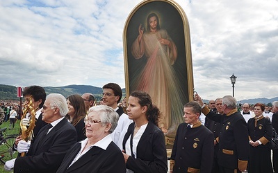  Obraz i relikwie będą odwiedzały parafie, domy zakonne, szpitale i więzienia